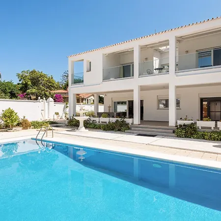 Selvetta, Lujo En Puerto Marina Villa